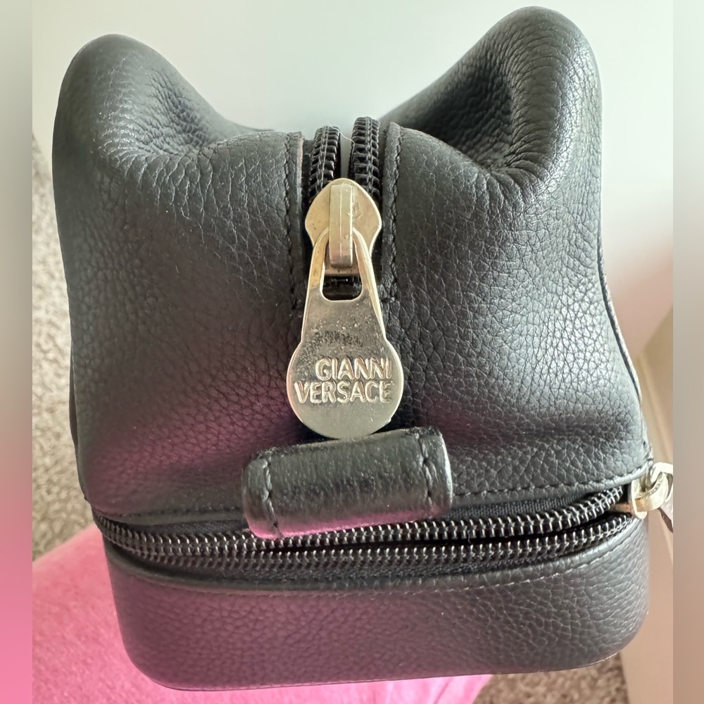 Vintage Gianni Versace Black Leather Medusa Toiletry Bag Made in Italy - Picture 8 of 9
